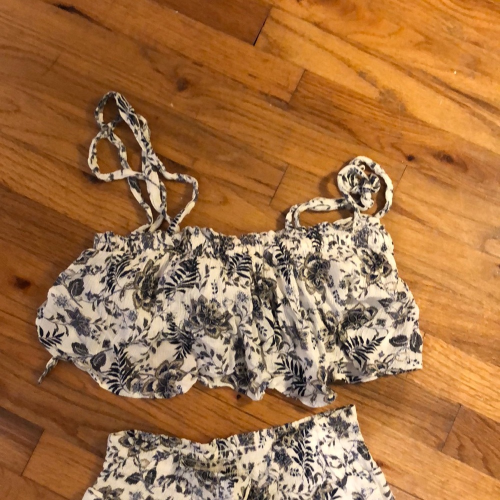 Two piece set - Picture 2 of 3